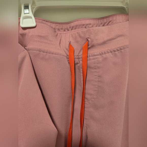 Figs Chalk Pink Scrub Set (Casma Top And Zamora Bottoms) - Size S - Picture 3 of 7